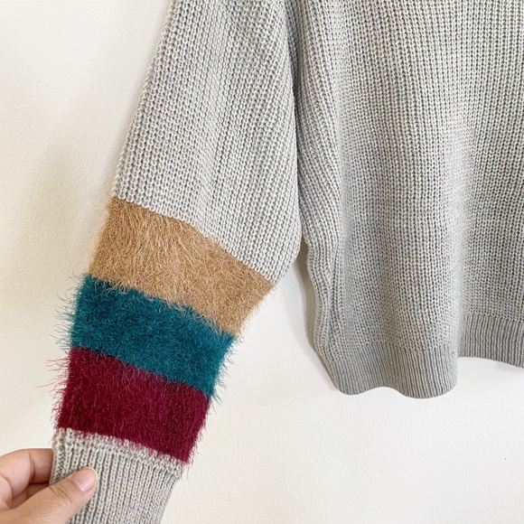 New Multi-colored Fur Cuff Sleeve Grey Pullover Sweater - Picture 10 of 11